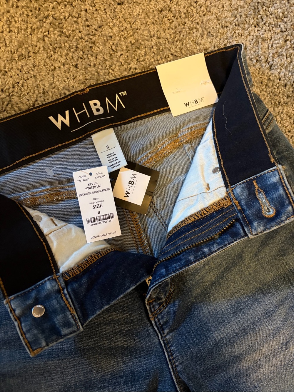 WHBM White House Black Market Essential Slim Straight Jeans NWT Size 0 - Picture 2 of 3